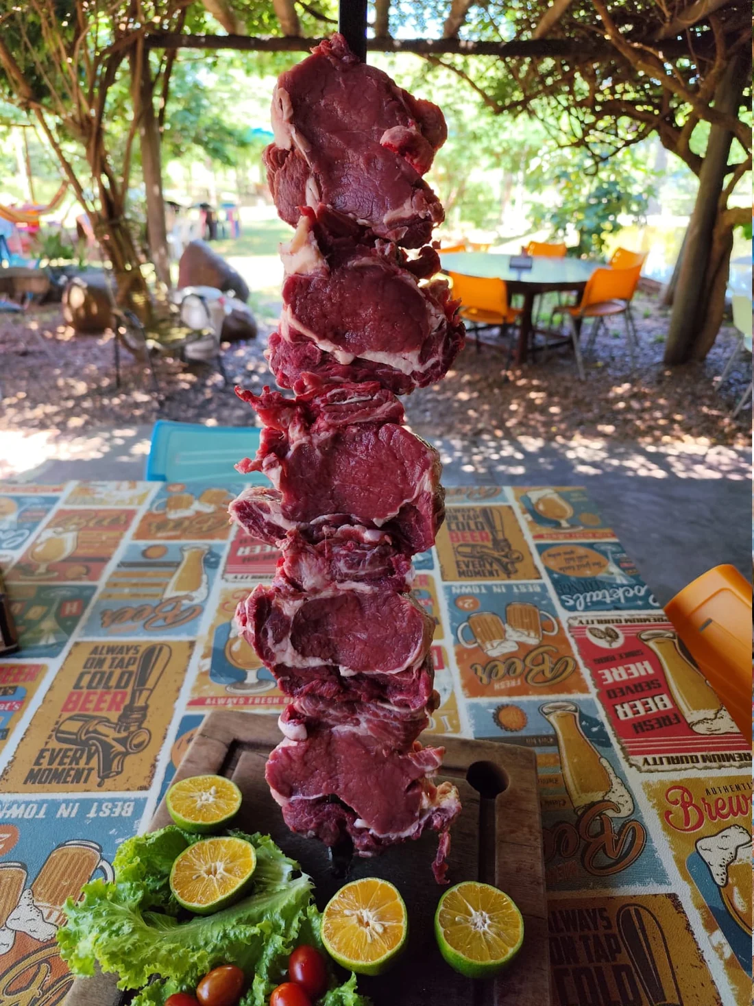 Bife ancho preparado no espeto